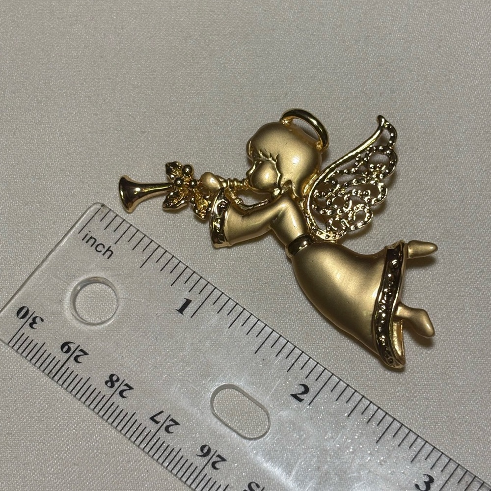 Gold Angel Cherub Brooch with Trumpet / Horn Brooch - Picture 5 of 5